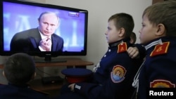 Cadets watch Russian President Vladimir Putin's annual news conference on television, Rostov-on-Don, Dec. 20, 2012.