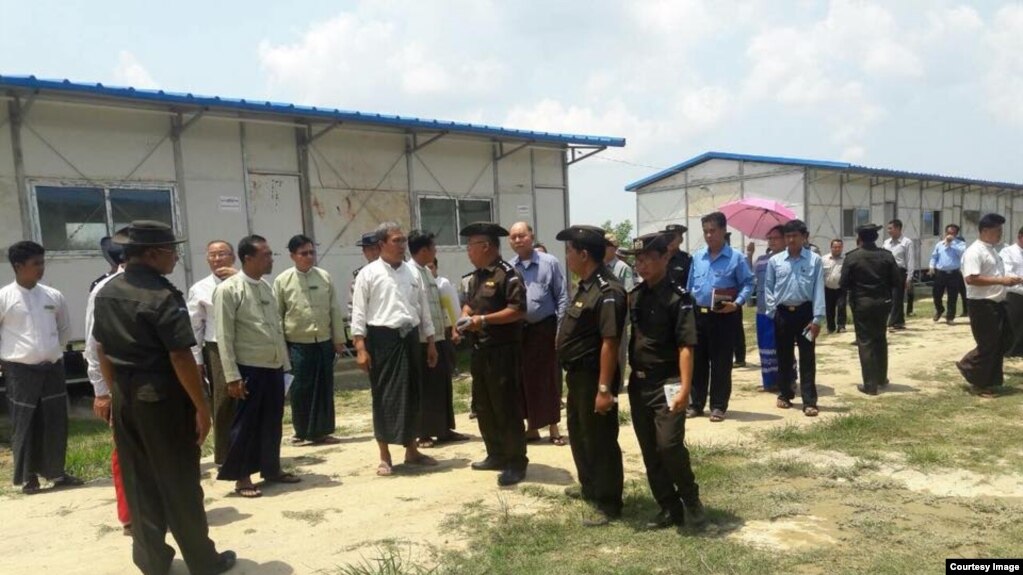 ရခိုင္ဝန္ႀကီးခ်ဳပ္ လွဖိုးေခါင္ၾကားစခန္း သြားေရာက္စစ္ေဆး-(ခရက္ဒစ္ ရခိုင္ဝန္ႀကီးခ်ဳပ္ ဦးညီပု)