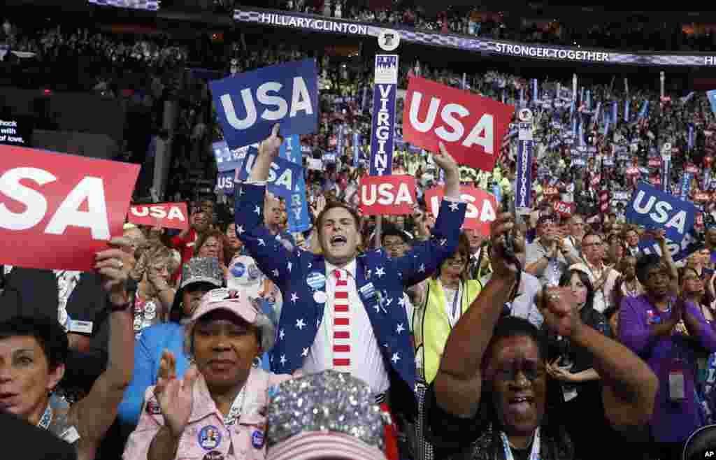Delegates react during the final day of the Democratic National Convention in Philadelphia, July 28, 2016. 