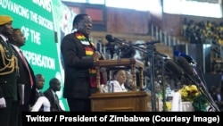 Le président zimbabwéen Emmerson Mnangagwa appelle les anciens combattants à jouer un rôle central dans la campagne électorale des législatives et présidentielle prévues d'ici fin août, Harare, 11 mai 2018. ( Twitter/President of Zimbabwe)