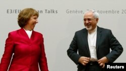 伊朗代表團在日內瓦歐盟總部與國際社會舉行兩天閉門會談，這是會議開始前伊朗外長扎里夫(右)與歐盟外交政策主管阿什頓會面。(2013年11月7日)