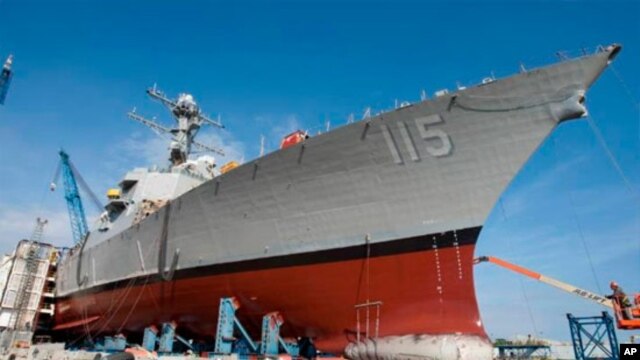 La ceremonia de nombramiento del busque USS Rafael Peralta fue un homenaje al heroísmo del soldado nacido en la capital mexicana en 1979.