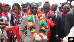 Presiden Zimbabwe Robert Mugabe merayakan ulangtahunnya ke-89 di Bindura, sekitar 100 kilometer utara Harare (2/3).