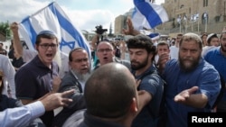 以色列右翼活跃分子在耶路撒冷和警察对峙（2014年10月30日）