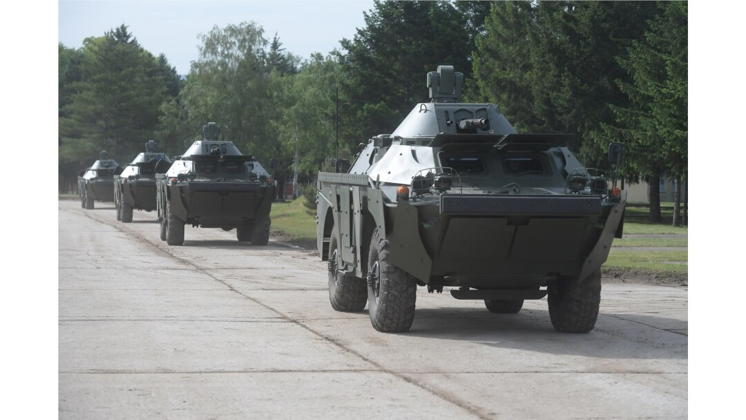 Oklopna vozila BRDM-2MS, koje je Rusija donirala Srbiji zajedo sa tenkovima Tenkovi T-72MS u vrednosti od 75 miliona evra, predstavljeni su javnosti u kasarni Vojske Srbije u Nišu, 23. maja 2021. (Foto: Zvanični sajt Ministarstva odbrane Republike Srbije)