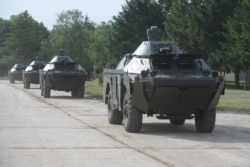 Oklopna vozila BRDM-2MS, koje je Rusija donirala Srbiji zajedo sa tenkovima Tenkovi T-72MS u vrednosti od 75 miliona evra, predstavljeni su javnosti u kasarni Vojske Srbije u Nišu, 23. maja 2021. (Foto: Zvanični sajt Ministarstva odbrane Republike Srbije)