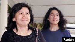 Teen blogger Amos Yee arrives with his mother at the State Courts in Singapore, Sept. 28, 2016. 