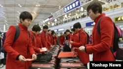 지난해 2월 북한 여자 축구팀이 일본 오사카에서 열리는 올림픽 예선 참가를 위해 간사이 공항을 통해 입국했다.