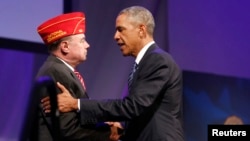 President Barack Obama shakes hands with National Commander Daniel M. Dellinger at the American Legion's 96th National Convention, Charlotte, North Carolina, Aug. 26, 2014.