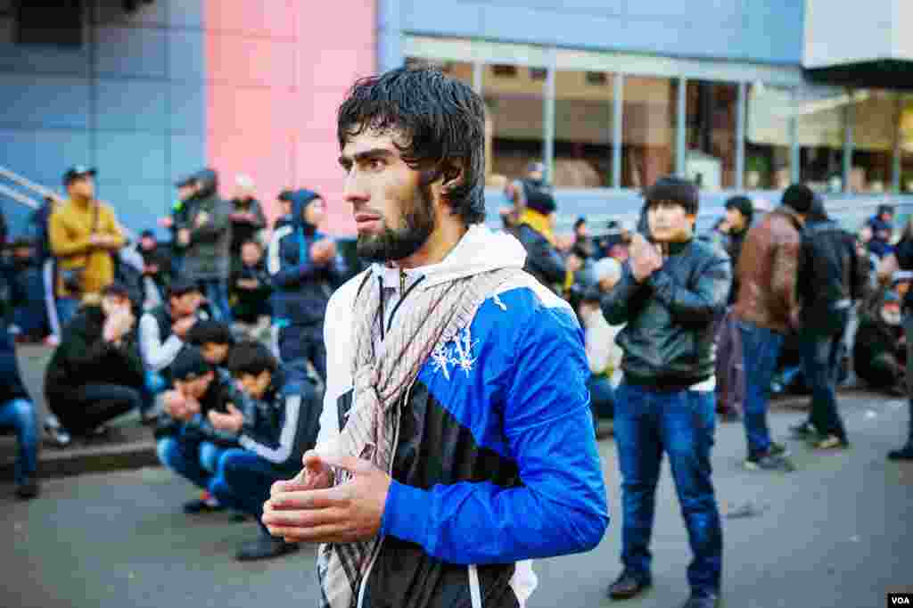 A man completes his prayers on a closed street, Moscow, Oct. 15, 2013. (Vera Undritz for VOA)