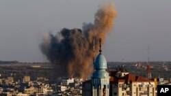 Al menos 20 palestinos han muerto desde que las conversaciones de alto el fuego en El Cairo se derrumbaron.