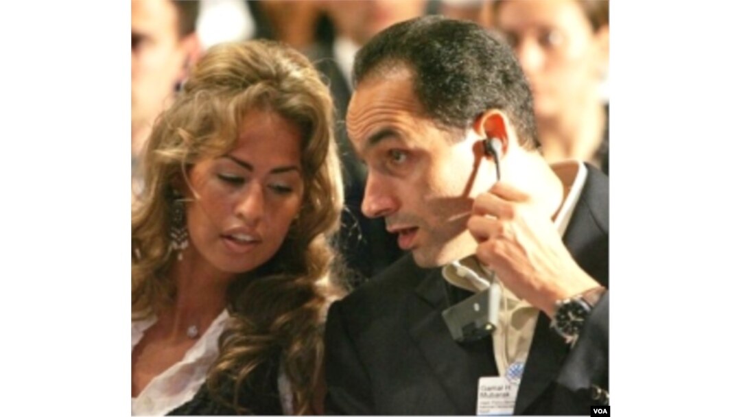 Putera Hosni Mubarak yang tadinya dipersiapkan menggantikannya, Gamal Mubarak dan isterinya, Khadiga (foto: dok.).