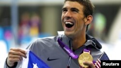 El estadounidense Michael Phelps, el olímpico con más medallas de la historia, podría pagar unos altos impuestos por sus 19 medallas si no se le aplica una excensión. 