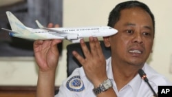 National Transportation Safety Committee investigator Nurcahyo Utomo during a press conference on the committee's preliminary findings on their investigation on the Lion Air crash, in Jakarta, Nov. 28, 2018. 