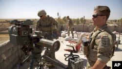 지난 2017년 이라크 탈아프라 아부 가드더르 마을에서 미군들이 보초를 서고 있다. 