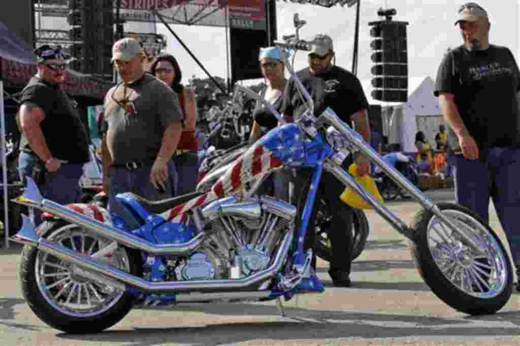 Motociclistas de todas partes llegan a Washington para participar de los eventos que realizan los Rolling Thunder durante el Día de los Caídos en Guerra.