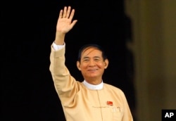 Win Myint, newly elected president of Myanmar, waves to media outside the parliament in Naypyitaw, Myanmar, March 28, 2018.
