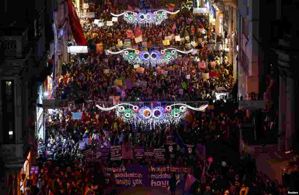 تظاهرات بزرگداشت روز جهانی زن در استانبول،&nbsp;ترکیه. &nbsp;