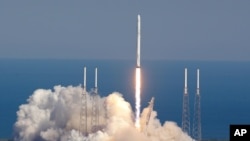 FILE - The SpaceX Falcon 9 rocket lifts off from launch complex 40 at the Kennedy Space Center in Cape Canaveral, Florida, Apr. 8, 2016. SpaceX said it expected to launch a Falcon 9 rocket from California's Vandenberg Air Force Base on Jan. 8 to put 10 satellites into orbit for Iridium Communications Inc.