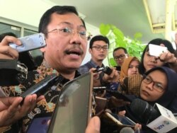 Menkes Dr Terawan memberi pernyataan seputar perkembangan virus korona usai Ratas di kantor Presiden , Jakarta, Selasa (28/1) (Foto: VOA/Ghita)