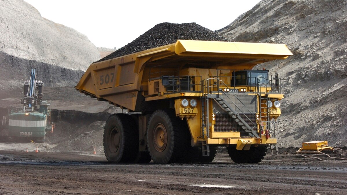 Zimbabwe Wants Mining Companies to List on Local Exchange