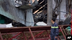 Một nhà máy sản xuất xe đạp của Đài Loan bị đốt phá ở thị xã Dĩ An, tỉnh Bình Dương, ngày 14 tháng 5, 2014.