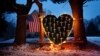 Un cœur en papier en souvenir de la tragédie de Sandy Hook, Connecticut, 14 décembre 2013