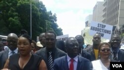 Abantu abafole bekhuthaza ukuqiniswa komsebenzi wokudinga uDzamara abagoqela umkhokheli weMDC-T umnumzana Morgan Tsvangirai