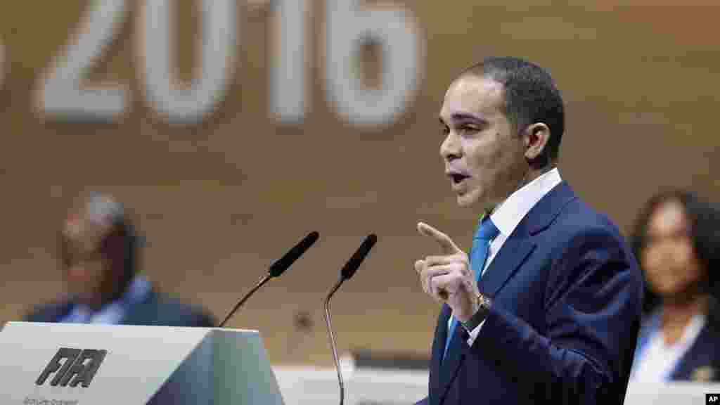 Le candidat à la présidence prince Ali Al-Hussein de la Jordanie prononce son discours lors de la conférence, le vendredi 26 février 2016.