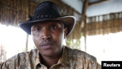  Bosco Ntaganda aronderwa na sentare mpuzamakungu ariko aha ikiganiro Reuters, i Goma, mu gihugu ca Congo.