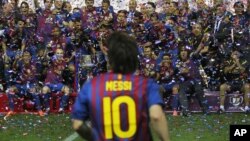 En 2012, el futbolista mejor pago del mundo, Samuel Eto'o, llenó de elogios a Messi y dijo que "es aún mejor como persona que como jugador".