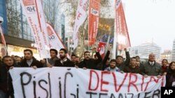 28 Aralık'ta Ankara'da yolsuzluğa karşı yürüyüşten bir kare