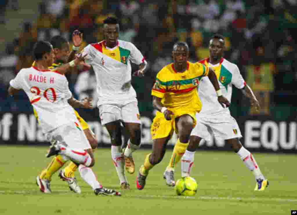 Mali's Samba Diakite challenges Guinea's Dioulde Bah, Feindouno and Balde during their African Nations Cup Group D soccer match at Franceville Stadium
