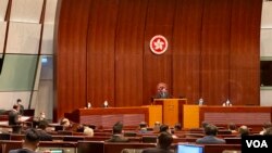 香港立法會4月14日完成選舉制度修訂草案首讀及二讀 (美國之音湯惠芸)