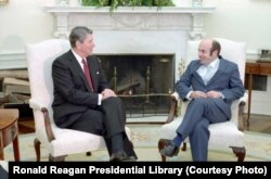 President Ronald Reagan meets with Natan Sharansky in the Oval Office of the White House, Dec. 10, 1986.