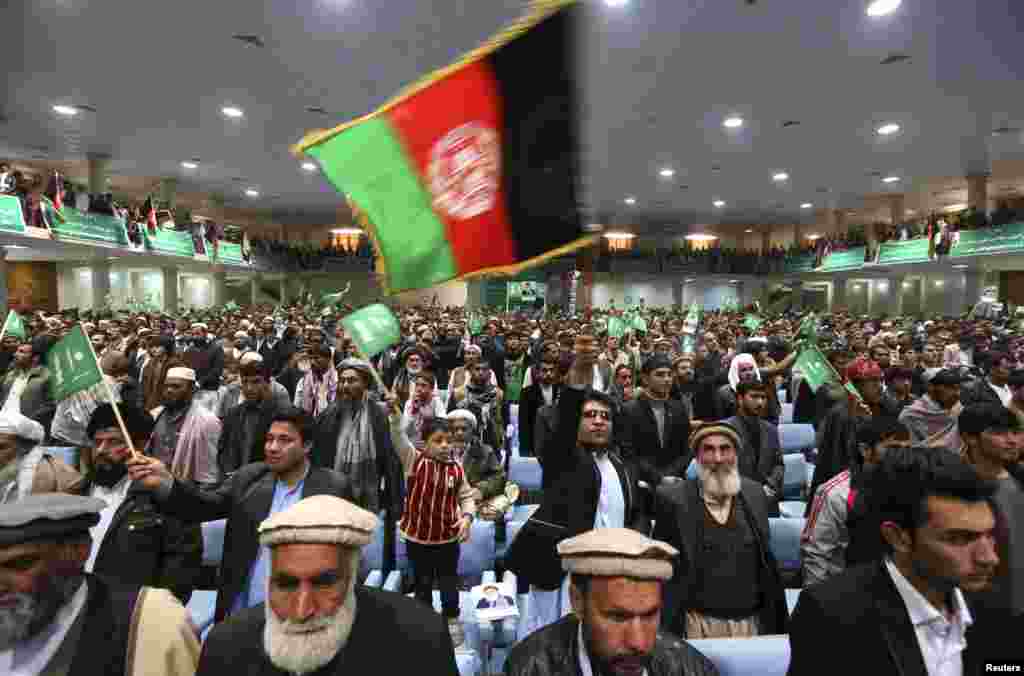 چار لاکھ افغان فورسز اور پولیس اہلکاروں کو جمہوری عمل کے لئے کسی بھی خطرے کو روکنے کے لئے ملک بھر میں تعینات کیا جائے گا۔