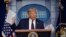 Tổng thống Donald Trump phát biểu trong một cuộc họp báo tại Nhà Trắng, ngày 30 tháng 7, 2020.