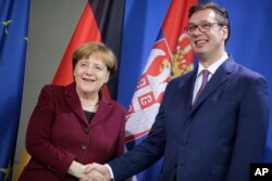 Arhiva - Nemačka kancelarka Angela Merkel i predsednik Srbije Aleksandar Vučić tokom sastanka u Berlinu, 14. marta 2017.