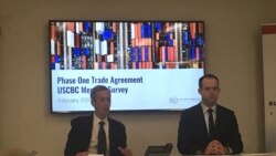 美中貿易全國委員會（USCBC）主席艾倫和高級副總裁帕克2020年2月13日介紹會員企業對美中第一階段貿易協議的看法調查。（美國之音記者莫雨拍攝）