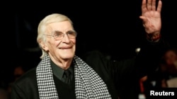 FILE - Actor Martin Landau arrives for the European premiere of the film "Frankenweenie" at the Odeon Leicester Square in central London, Oct. 10, 2012. 