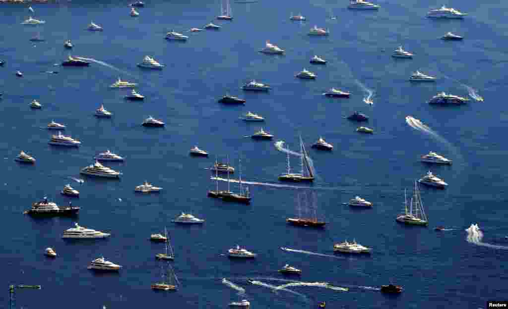 Berbagai jenis kapal dan perahu Yacht mewah ikut serta dalam pameran Yacht paling bergengsi, yang diikuti oleh 580 perusahaan pembuat Yacht, di Monaco.