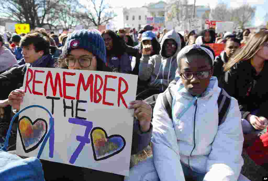Students sit in silence as they rally in front of the White House in Washington, March 14, 2018. 
