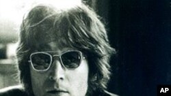 ນາຍ John Lennon ແຫ່ງວົງດົນຕີ the Beatles ທີ່ດັງກ້ອງໂລກໃນຊຸມປີ 1960.