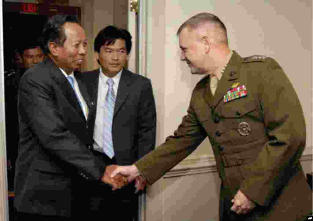US Defense Secretary Vows Enhanced Ties