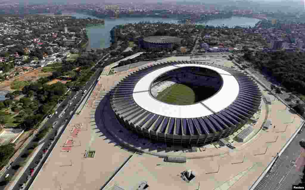 ورلڈ کپ مقابلوں کی میزبانی کرنے والے اسٹیڈیمز میں سے ایک ایسٹاڈیو مینیاراؤ اسٹیڈیم کی فضا سے لی گئی تصویر