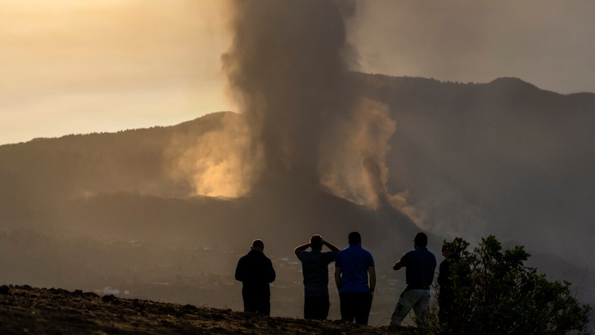 Canary Island Volcano Eruption Continues For Sixth Day   EBB8B414 D88D 4569 9B0B 04863EAE7ECE Cx0 Cy5 Cw0 W1200 R1 