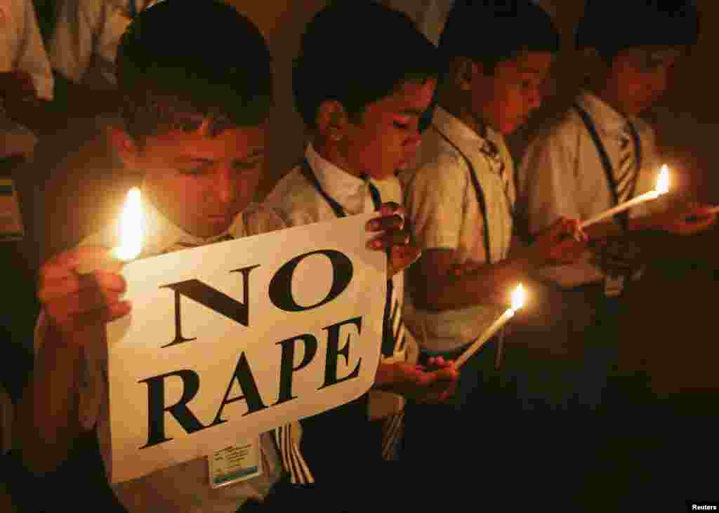 Students hold candles as they pray during a vigil for a gang rape victim who was assaulted in New Delhi, in Ahmedabad, India, December 31, 2012. 