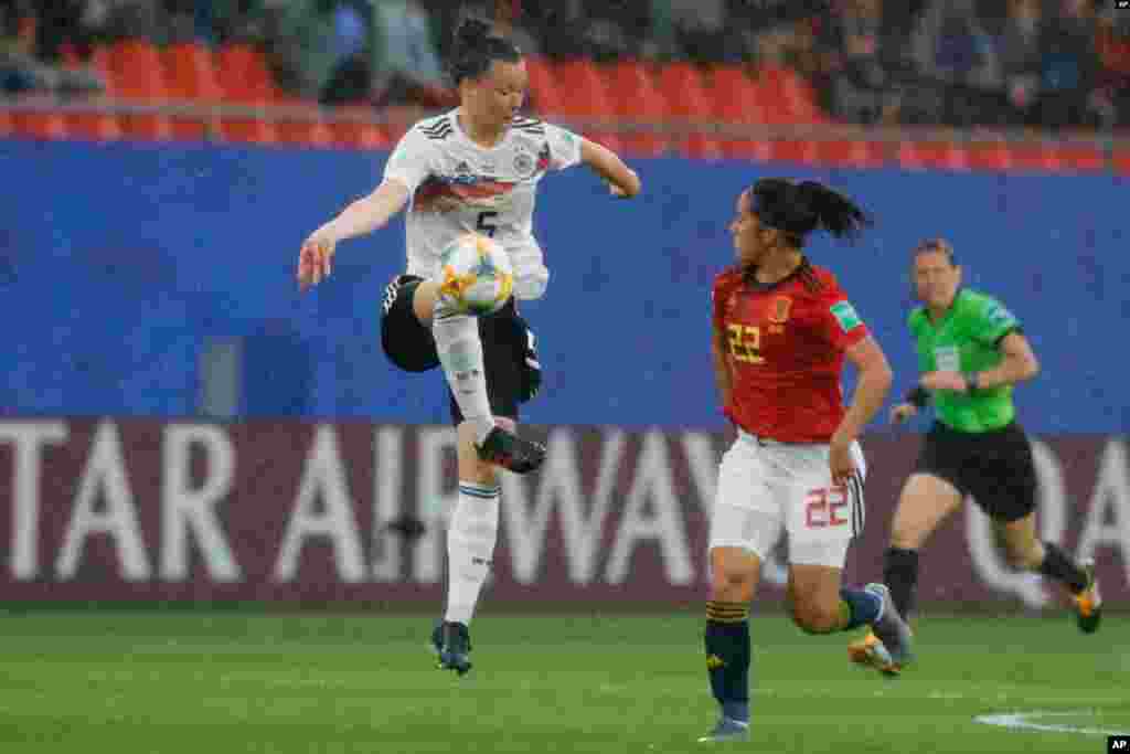 تیم های فوتبال ناروی، انگلستان، فرانسه، ایتالیا، هالند، آلمان، سویدن و ایالات متحده توانسته اند به دور یک&zwnj;بر چهار جام فوتبال زنان راه یابند