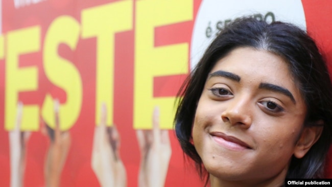 Moisés Maciel da Silva, 19, de São Paulo, Brasil, descrubrió que tenía VIH cuando cumplió 18 años. Foto: UNICEF / Danielle Pereira .