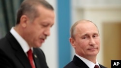 Hoće li se sastati u Parizu: Erdogan i Putin prilikom jednog od ranijih susreta u Moskvi